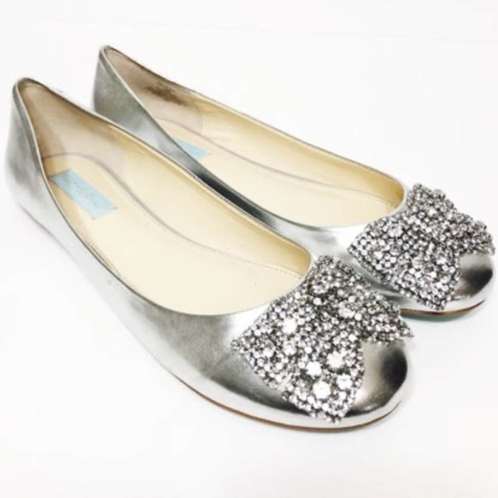 Betsy Johnson Silver ever ballet flats with rhinestone bows 6.5 women’s